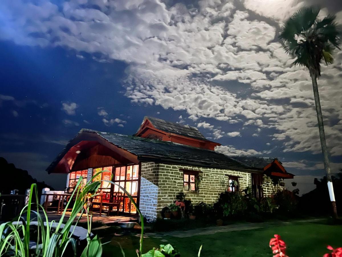 Es Deurali Resort Покхара Экстерьер фото