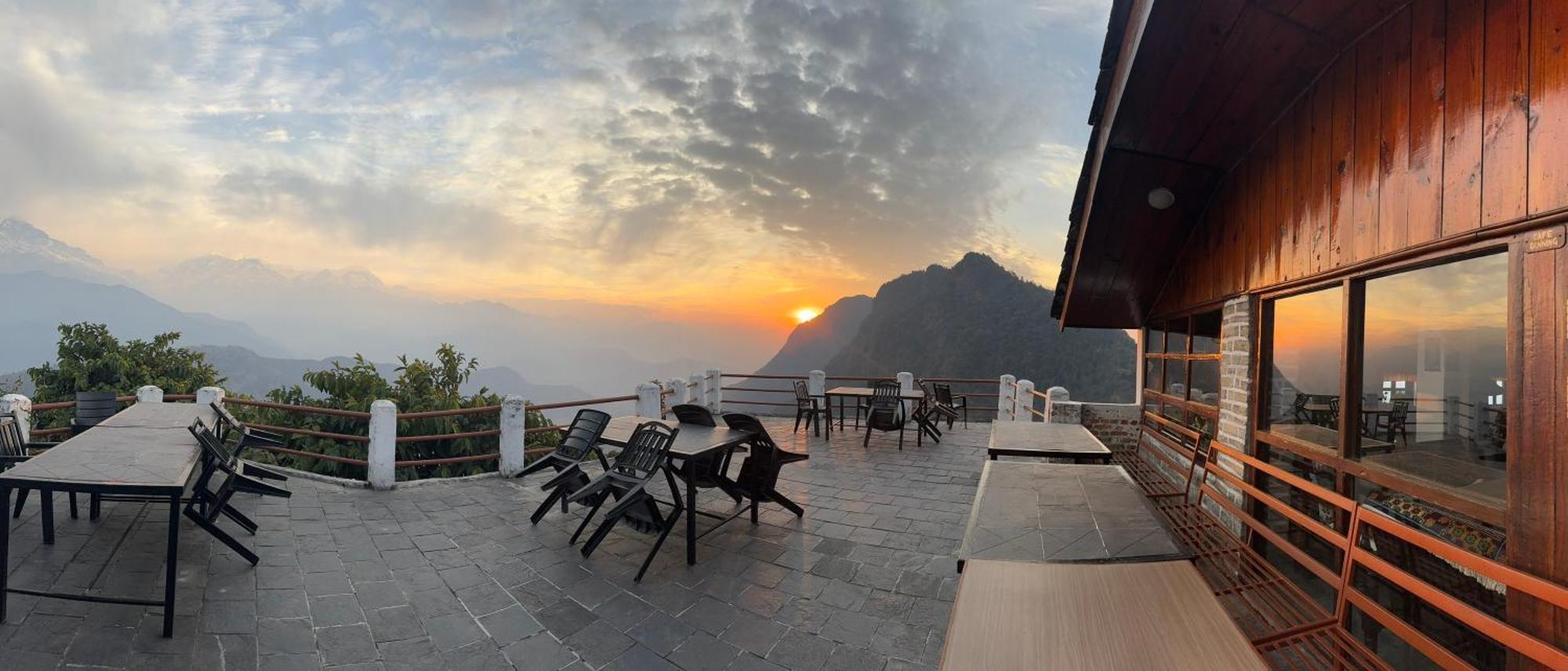 Es Deurali Resort Покхара Экстерьер фото
