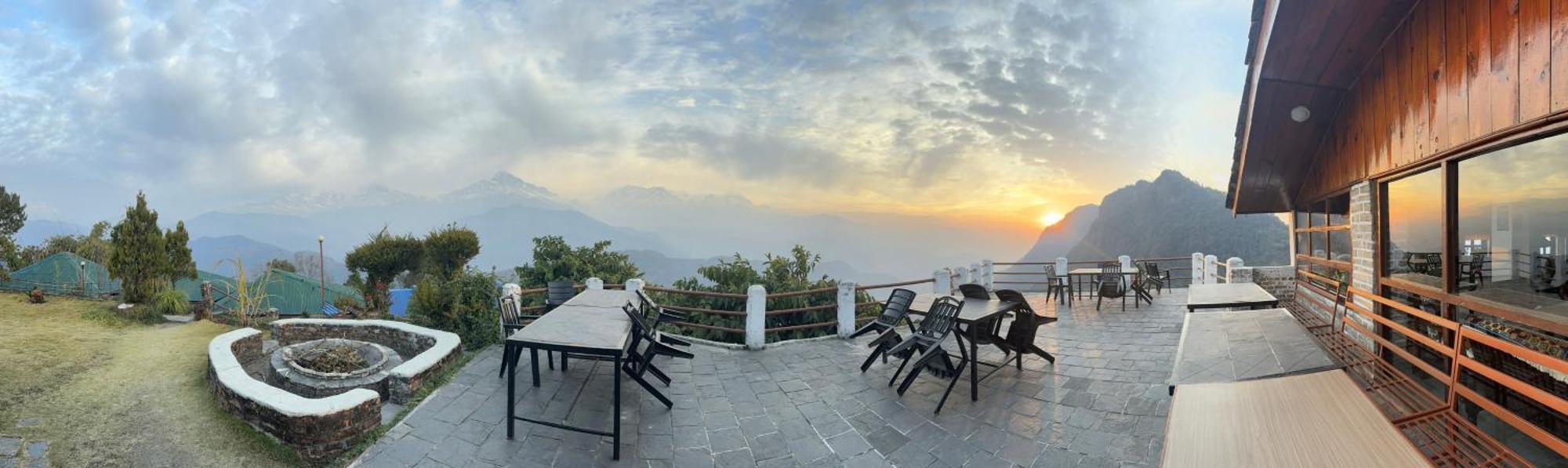 Es Deurali Resort Покхара Экстерьер фото