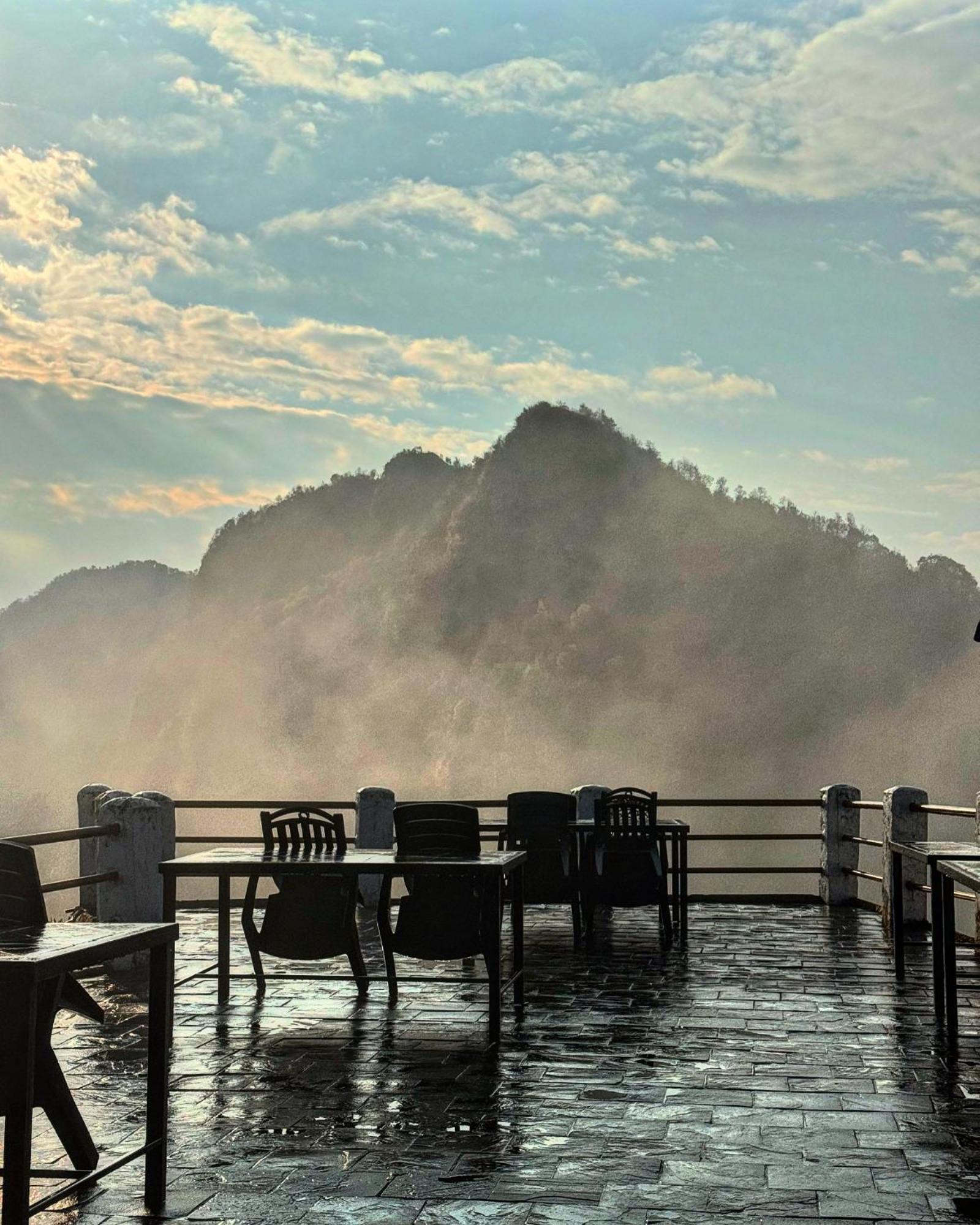 Es Deurali Resort Покхара Экстерьер фото